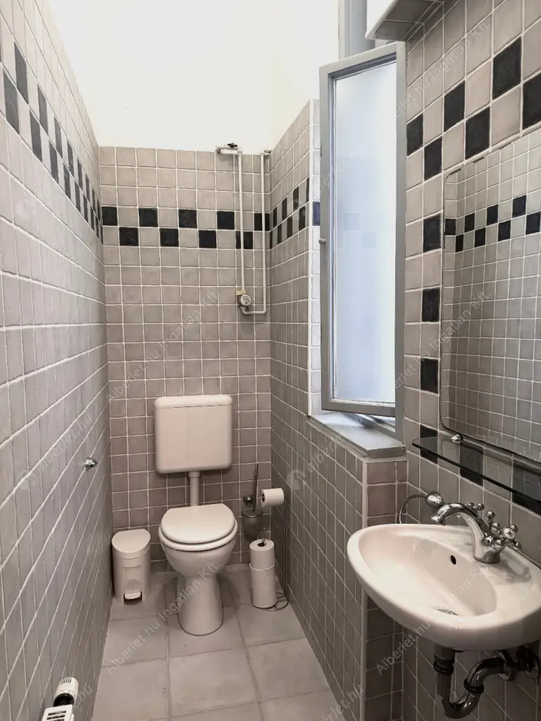 Kiadó albérlet 571000 Ft/hó áron: Budapest, V. kerület  Haris köz. Mérete: 100 nm, 3 szobás | Alberlet.hu - 6541160