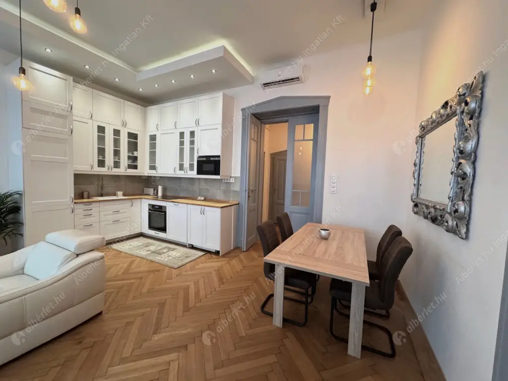 Kiadó albérlet 563000 Ft/hó áron: Budapest, V. kerület  Haris köz. Mérete: 100 nm, 3 szobás | Alberlet.hu - 6638388