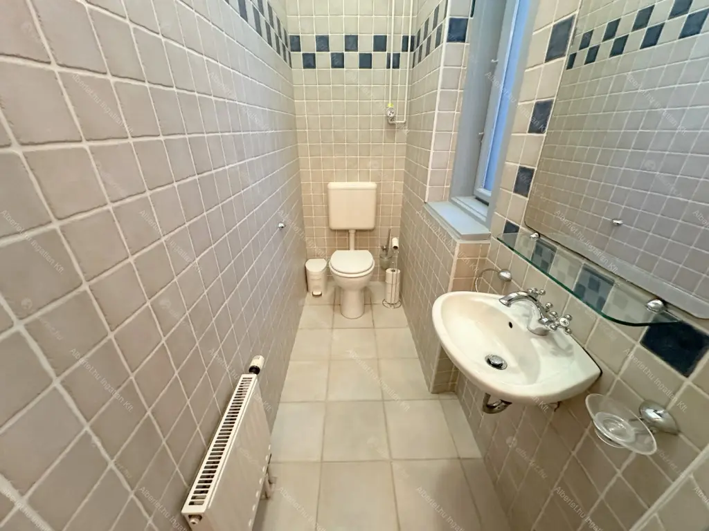 Kiadó albérlet 499000 Ft/hó áron: Budapest, V. kerület  Haris köz. Mérete: 100 nm, 3 szobás | Alberlet.hu - 6642668