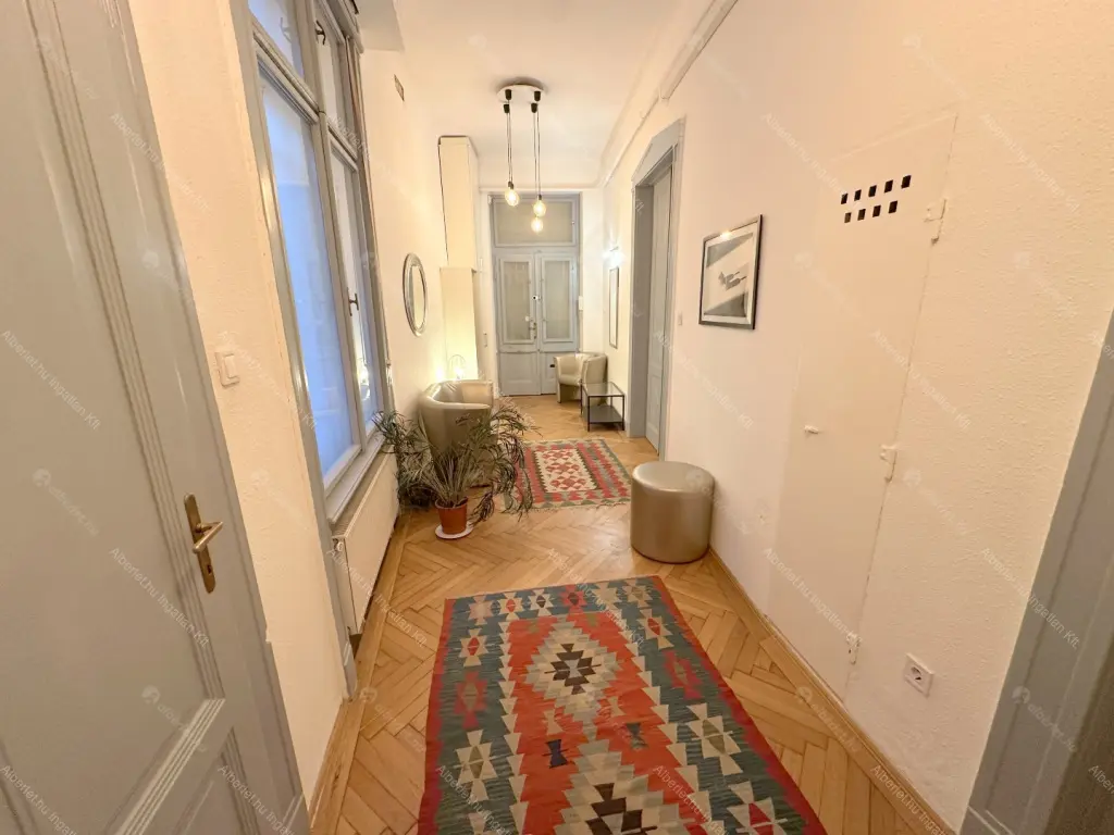 Kiadó albérlet 499000 Ft/hó áron: Budapest, V. kerület  Haris köz. Mérete: 100 nm, 3 szobás | Alberlet.hu - 6682003