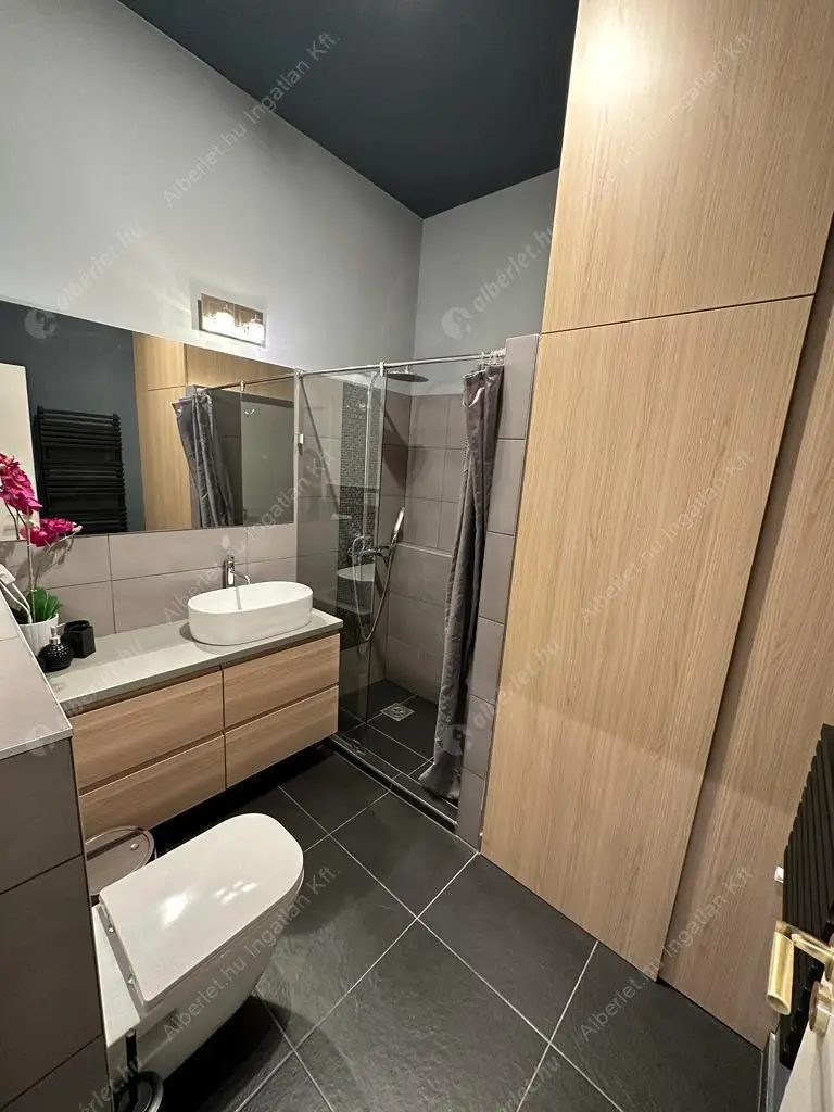 Kiadó albérlet 630000 Ft/hó áron: Budapest, V. kerület  Haris köz. Mérete: 75 nm, 3 szobás | Alberlet.hu - 6615429