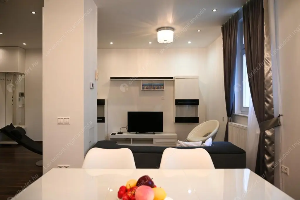 Kiadó albérlet 735000 Ft/hó áron: Budapest, V. kerület  Harmincad utca. Mérete: 100 nm, 4 szobás | Alberlet.hu - 6561562