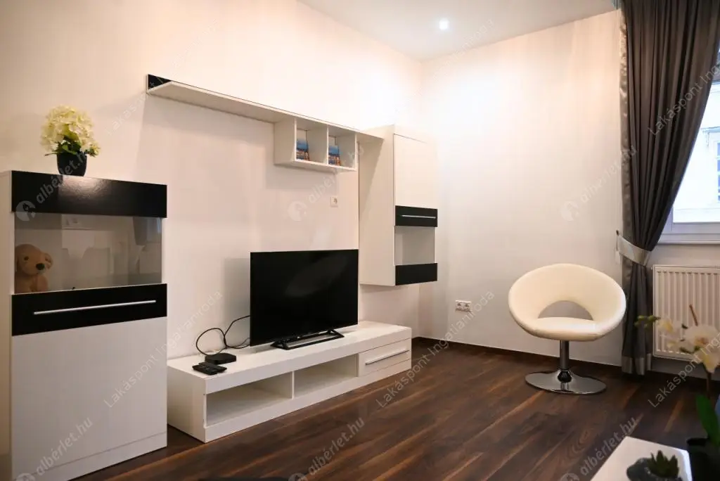 Kiadó albérlet 735000 Ft/hó áron: Budapest, V. kerület  Harmincad utca. Mérete: 100 nm, 4 szobás | Alberlet.hu - 6561563