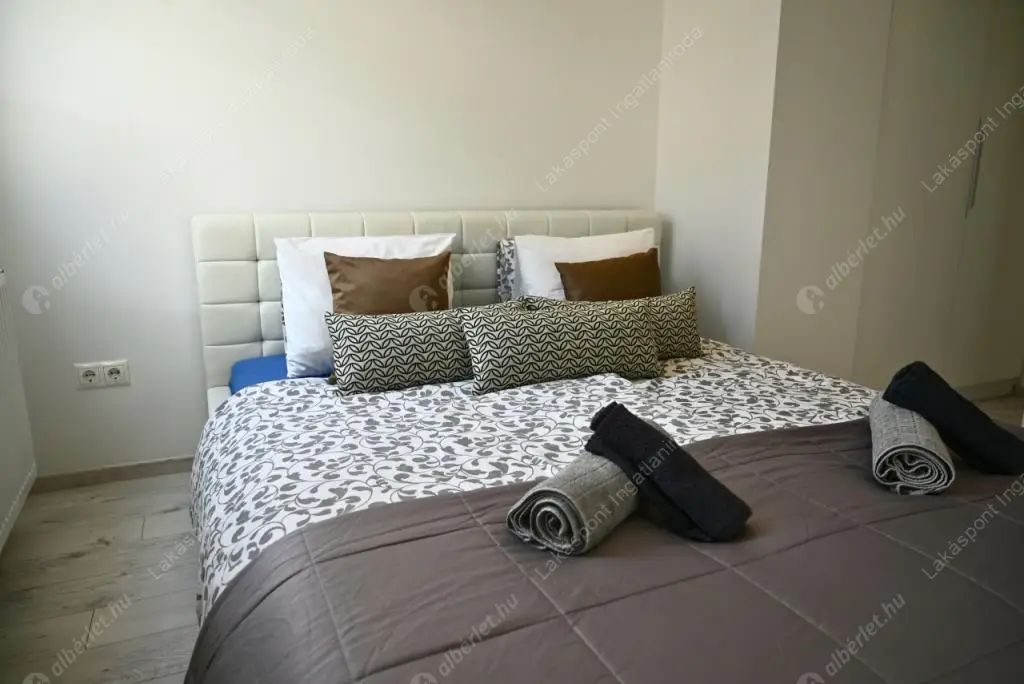 Kiadó albérlet 735000 Ft/hó áron: Budapest, V. kerület  Harmincad utca. Mérete: 100 nm, 4 szobás | Alberlet.hu - 6561569