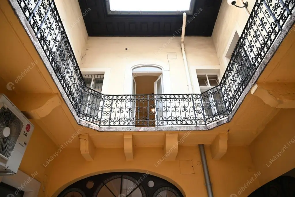 Kiadó albérlet 735000 Ft/hó áron: Budapest, V. kerület  Harmincad utca. Mérete: 100 nm, 4 szobás | Alberlet.hu - 6561576