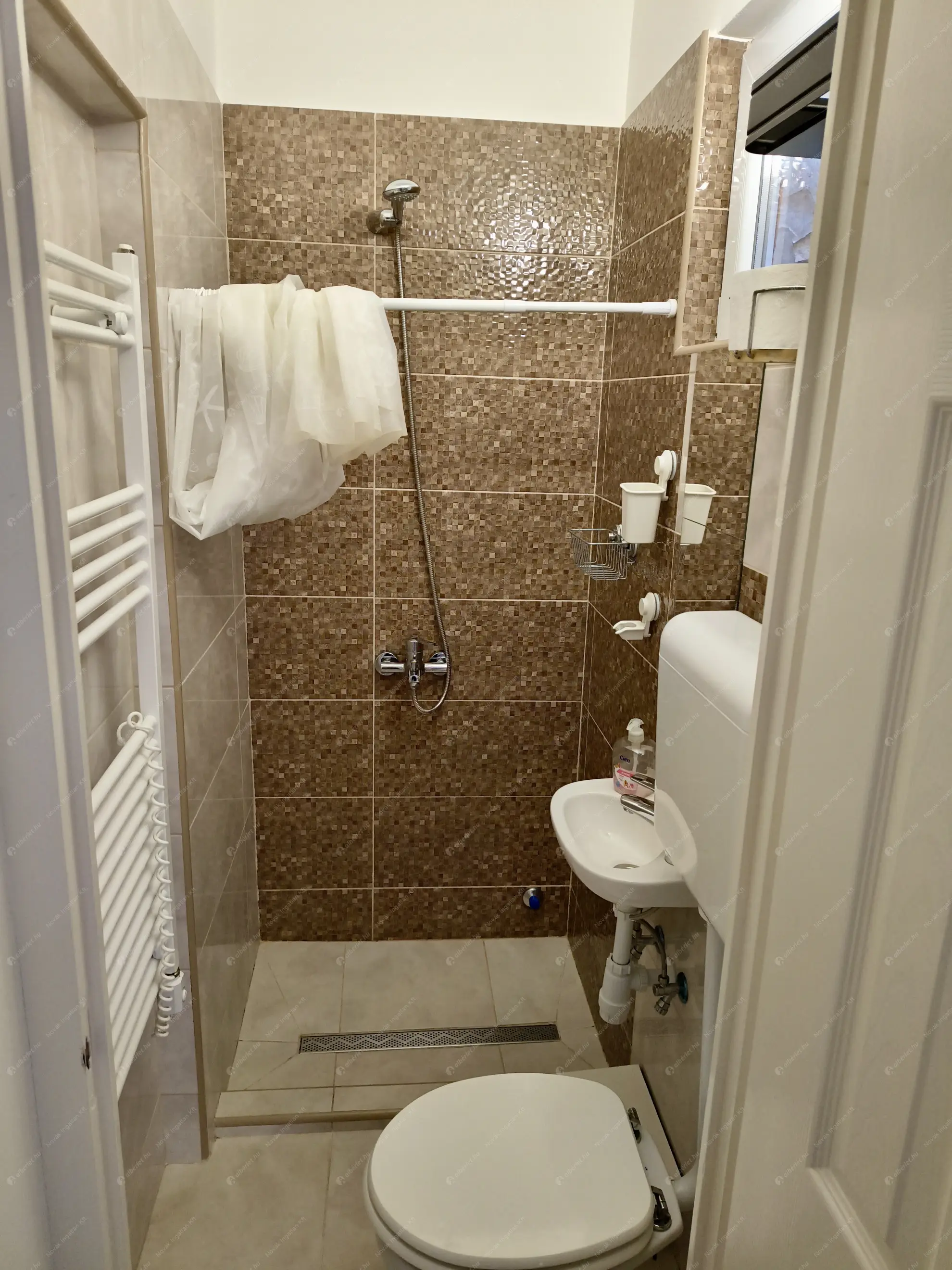 Kiadó albérlet 200000 Ft/hó áron: Budapest, V. kerület  Henszlmann Imre utca. Mérete: 28 nm, 1 szobás | Alberlet.hu - 6548998