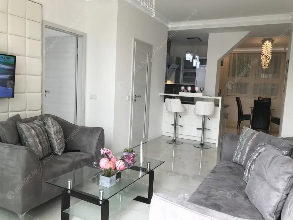 Kiadó albérlet 650000 Ft/hó áron: Budapest, V. kerület  Hercegprímás utca. Mérete: 67 nm, 3 szobás | Alberlet.hu - 6633327