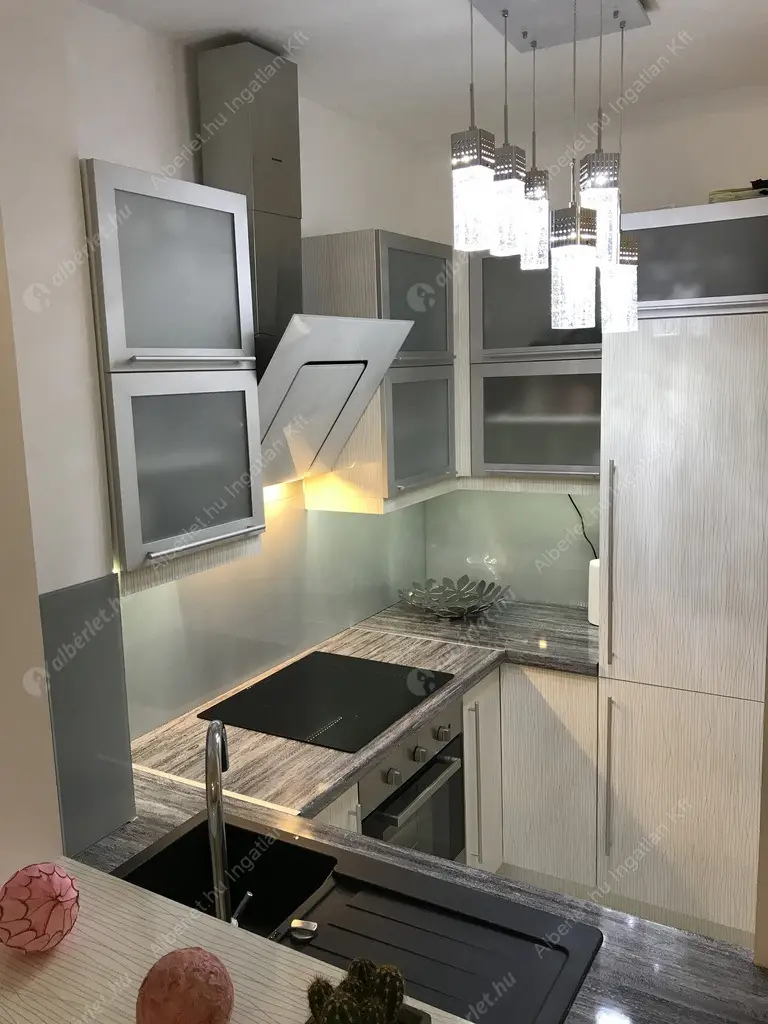 Kiadó albérlet 650000 Ft/hó áron: Budapest, V. kerület  Hercegprímás utca. Mérete: 67 nm, 3 szobás | Alberlet.hu - 6633328
