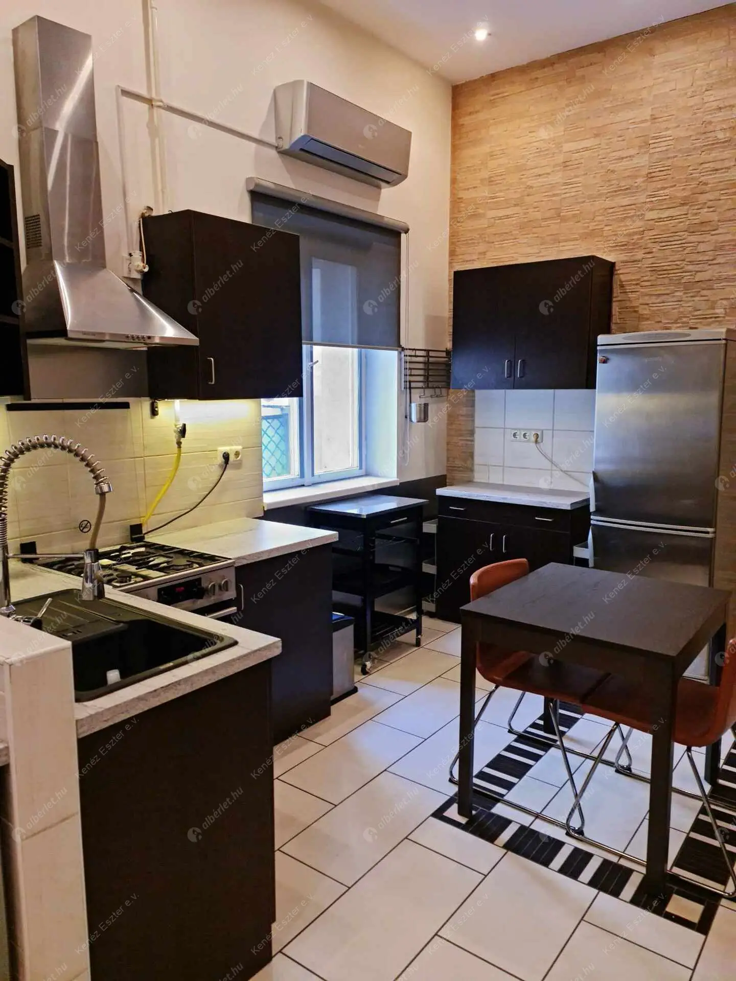 Kiadó albérlet 399000 Ft/hó áron: Budapest, V. kerület  Hold utca. Mérete: 59 nm, 2 szobás | Alberlet.hu - 6479039