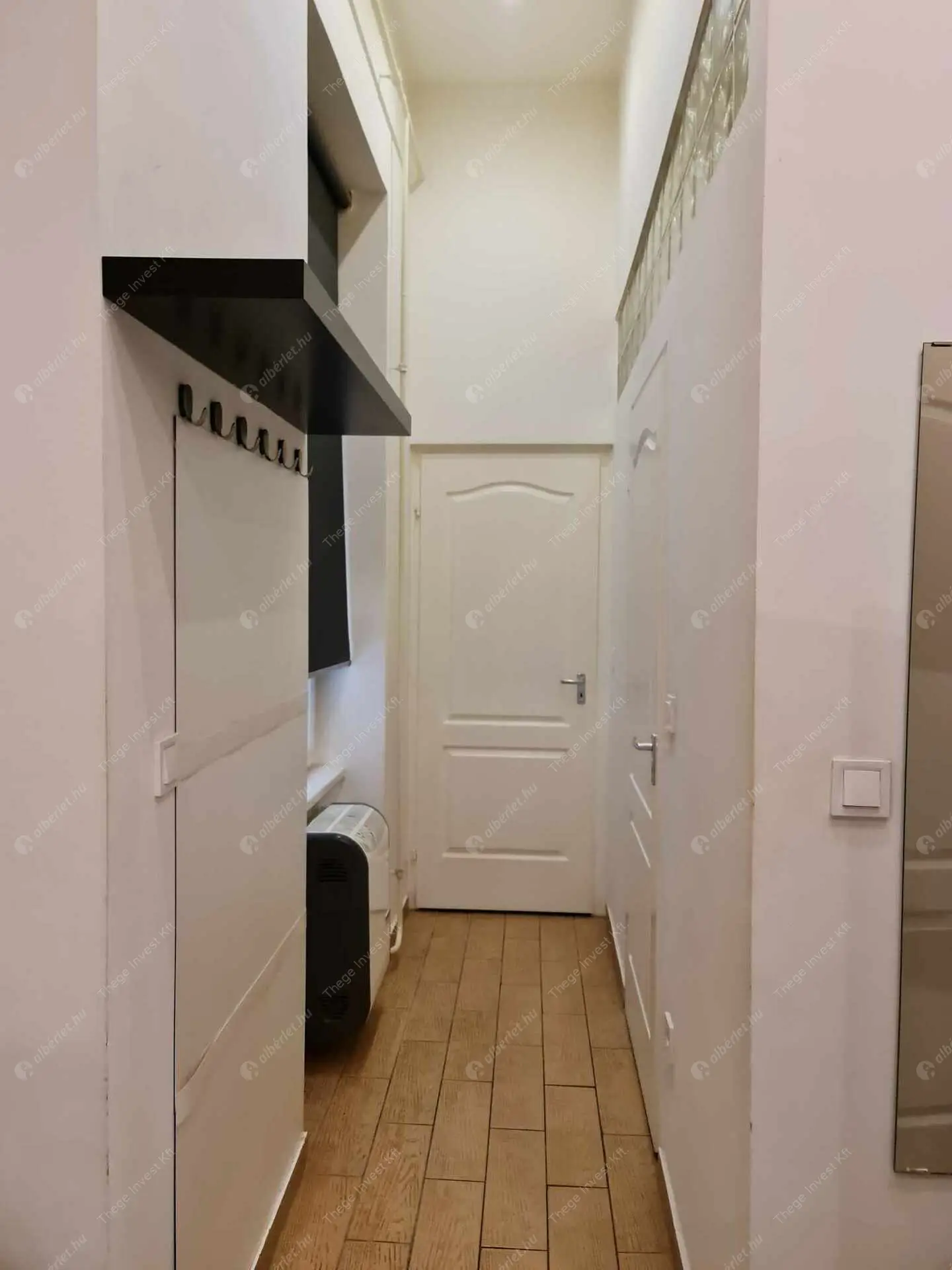 Kiadó albérlet 400000 Ft/hó áron: Budapest, V. kerület  Hold utca. Mérete: 59 nm, 3 szobás | Alberlet.hu - 6497768