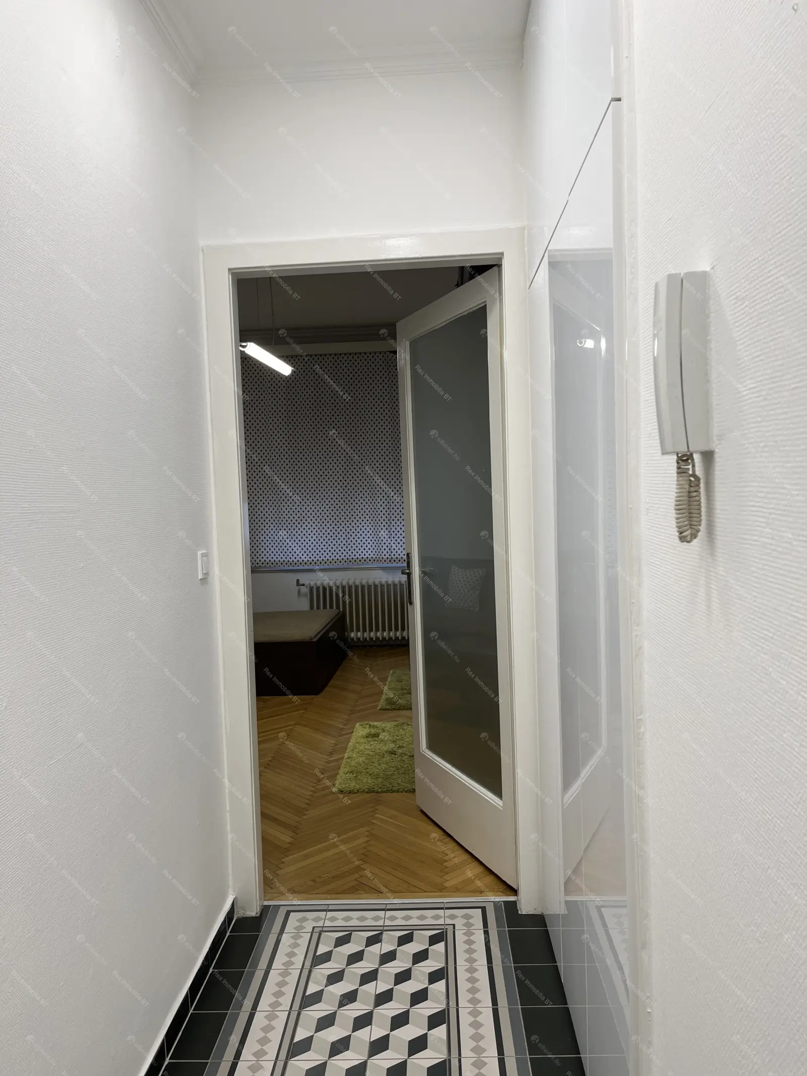 Kiadó albérlet 195000 Ft/hó áron: Budapest, V. kerület  Honvéd . Mérete: 37 nm, 1 szobás | Alberlet.hu - 6675445