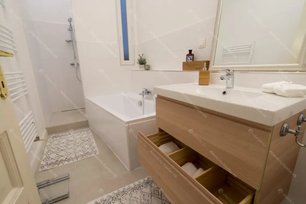 Kiadó albérlet 343000 Ft/hó áron: Budapest, V. kerület  Honvéd utca. Mérete: 54 nm, 2 szobás | Alberlet.hu - 6640581