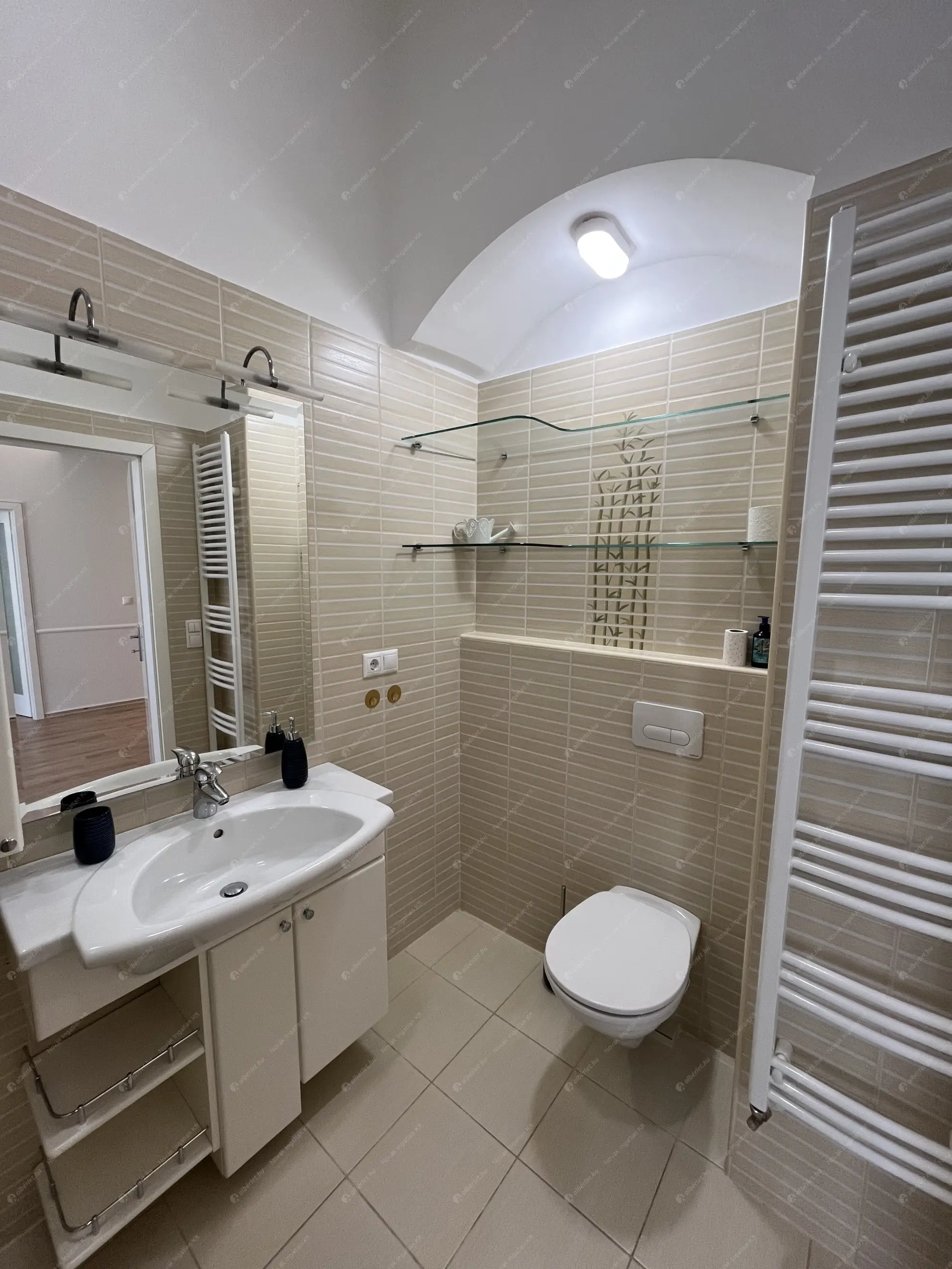 Kiadó albérlet 310000 Ft/hó áron: Budapest, V. kerület  Honvéd utca. Mérete: 56 nm, 2 szobás | Alberlet.hu - 6545934