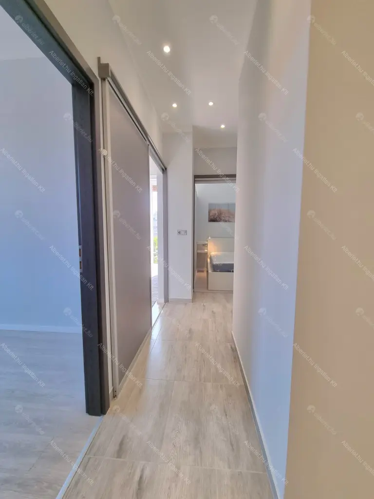 Kiadó albérlet 599000 Ft/hó áron: Budapest, V. kerület  Honvéd utca. Mérete: 72 nm, 3 szobás | Alberlet.hu - 6692514