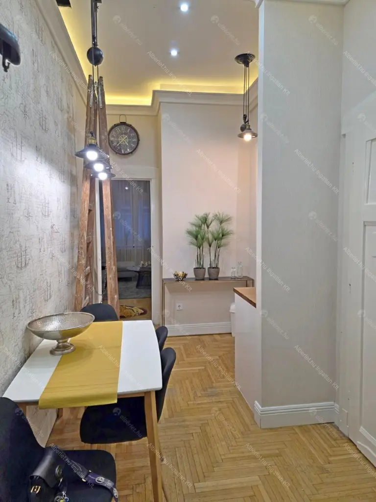 Kiadó albérlet 380000 Ft/hó áron: Budapest, V. kerület  Honvéd utca. Mérete: 75 nm, 2 szobás | Alberlet.hu - 6696968