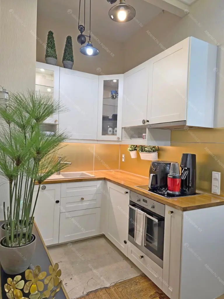 Kiadó albérlet 380000 Ft/hó áron: Budapest, V. kerület  Honvéd utca. Mérete: 75 nm, 2 szobás | Alberlet.hu - 6696970