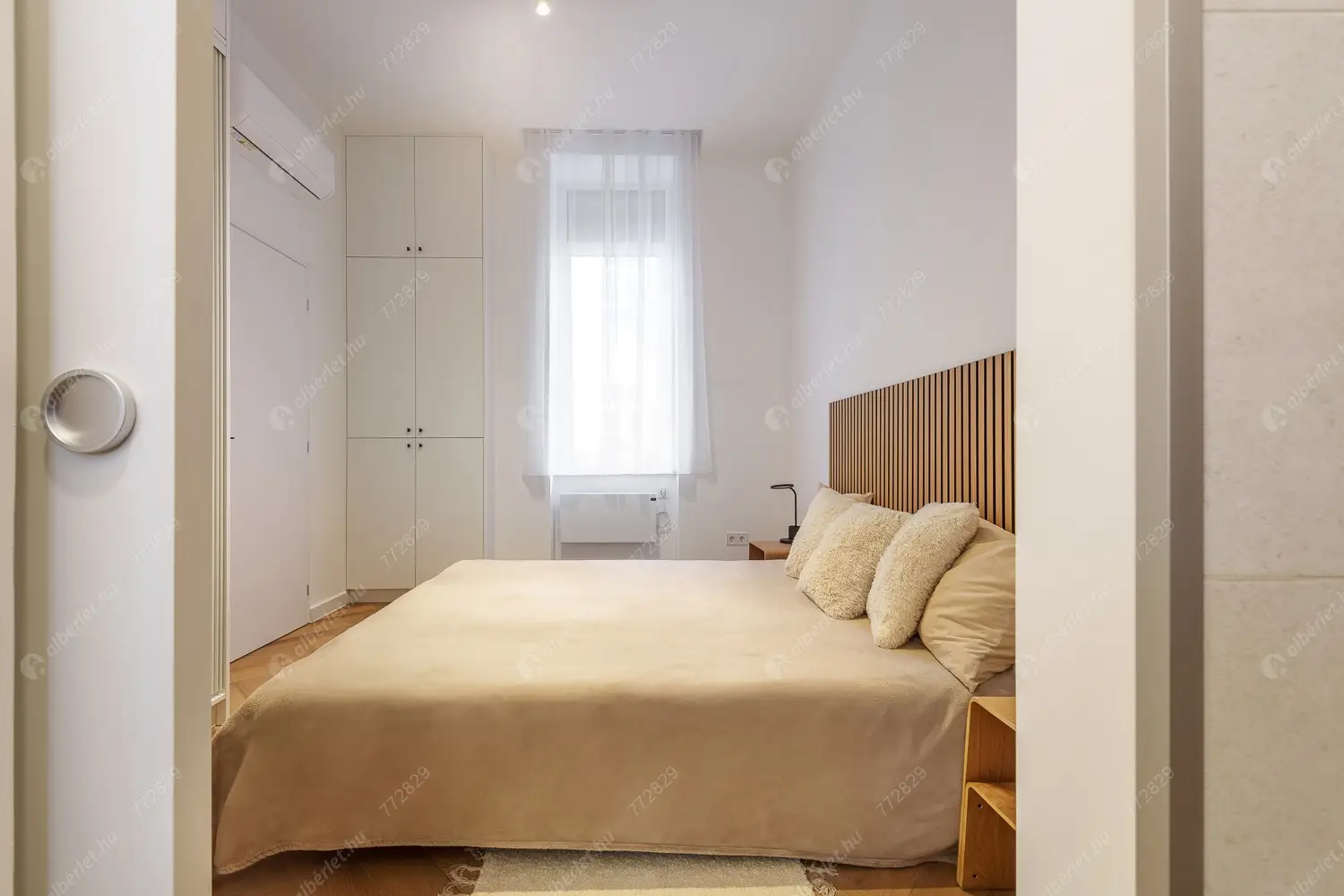 Kiadó albérlet 382000 Ft/hó áron: Budapest, V. kerület  József Attila utca. Mérete: 41 nm, 1 szobás | Alberlet.hu - 6620152