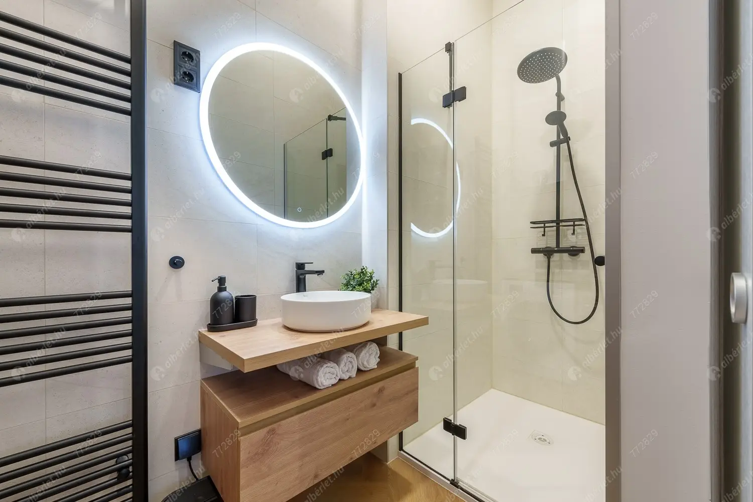 Kiadó albérlet 382000 Ft/hó áron: Budapest, V. kerület  József Attila utca. Mérete: 41 nm, 1 szobás | Alberlet.hu - 6620154