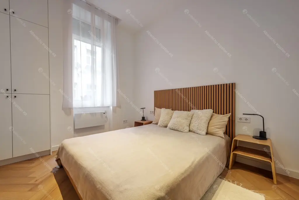 Kiadó albérlet 385000 Ft/hó áron: Budapest, V. kerület  József Attila utca. Mérete: 41 nm, 2 szobás | Alberlet.hu - 6641652