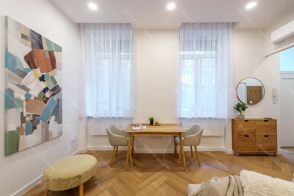 Kiadó albérlet 385000 Ft/hó áron: Budapest, V. kerület  József Attila utca. Mérete: 41 nm, 2 szobás | Alberlet.hu - 6652011