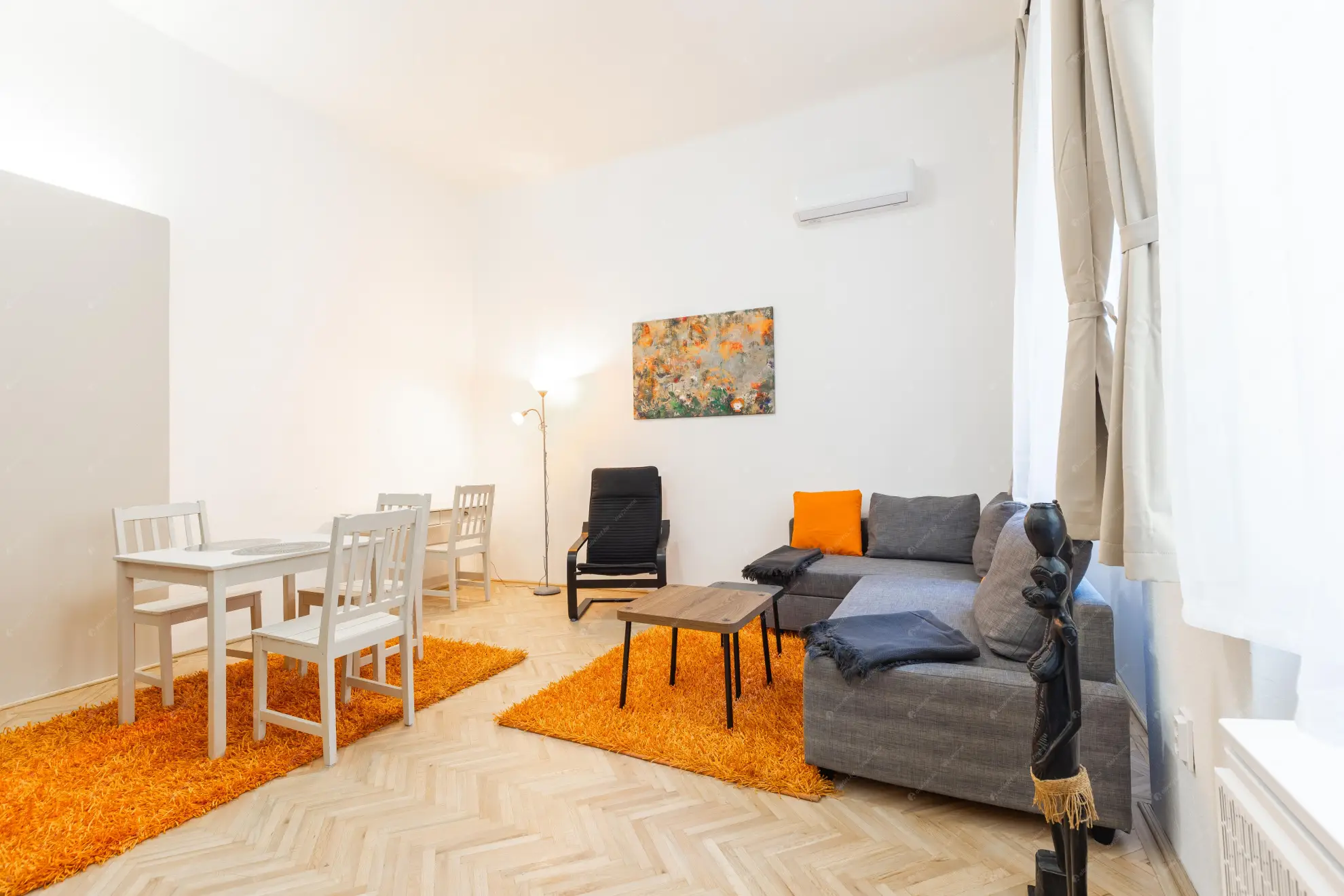 Kiadó albérlet 270000 Ft/hó áron: Budapest, V. kerület  József Attila utca. Mérete: 42 nm, 2 szobás | Alberlet.hu - 6627299