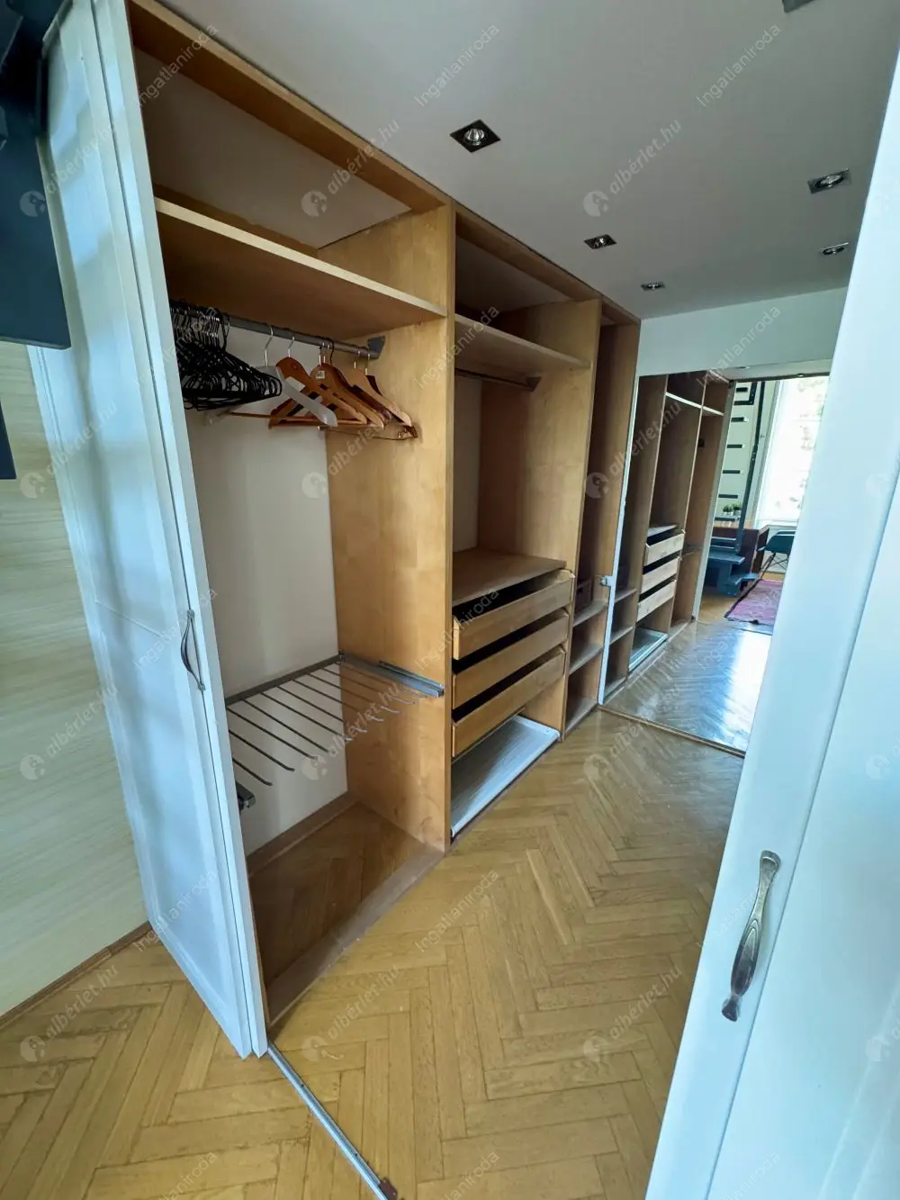 Kiadó albérlet 320000 Ft/hó áron: Budapest, V. kerület  József Attila utca. Mérete: 50 nm, 1 szobás | Alberlet.hu - 6585051