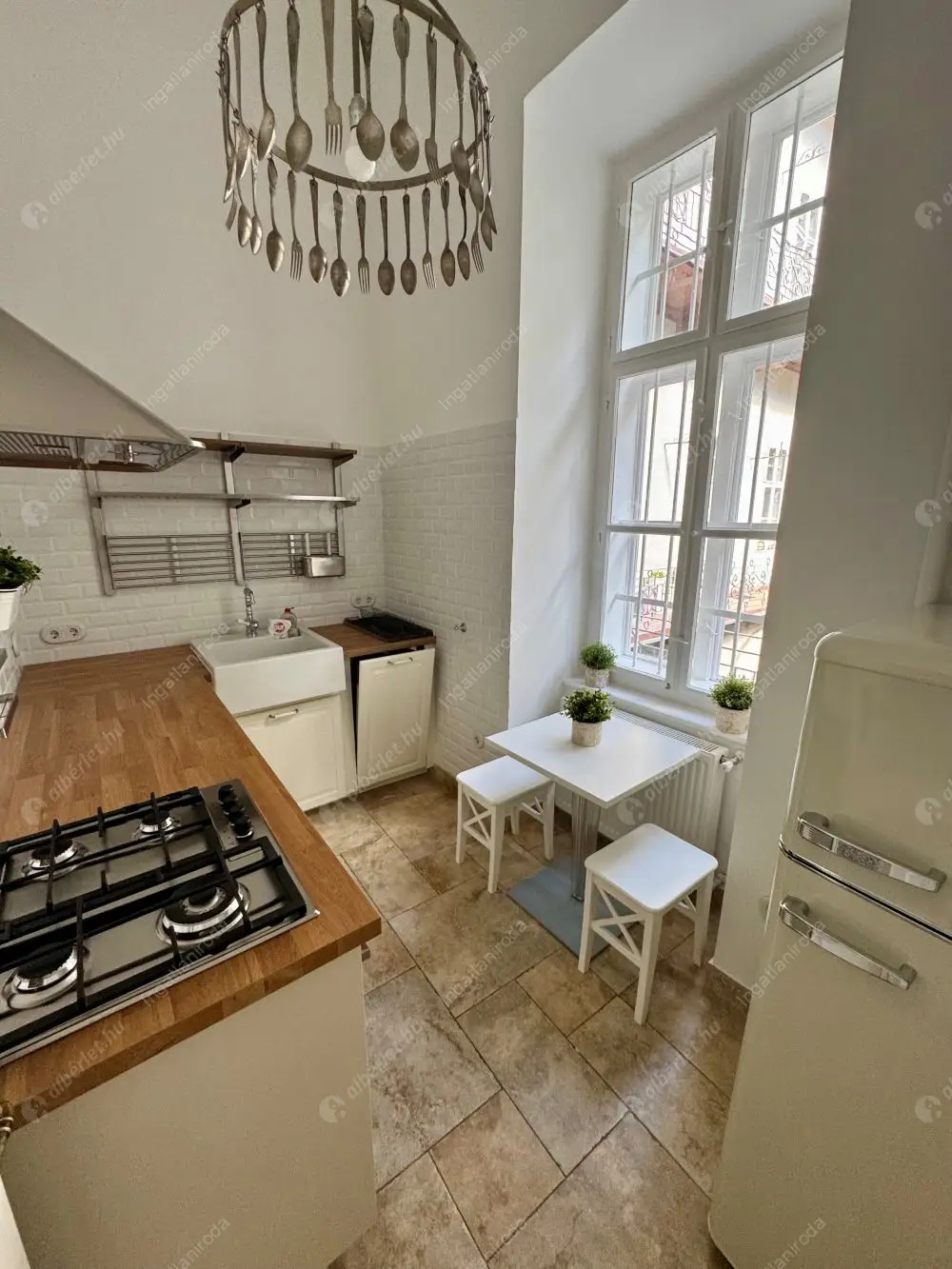 Kiadó albérlet 320000 Ft/hó áron: Budapest, V. kerület  József Attila utca. Mérete: 50 nm, 1 szobás | Alberlet.hu - 6585053