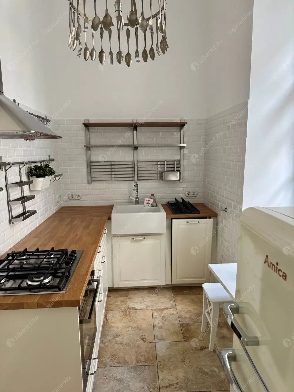 Kiadó albérlet 320000 Ft/hó áron: Budapest, V. kerület  József Attila utca. Mérete: 50 nm, 1 szobás | Alberlet.hu - 6585054