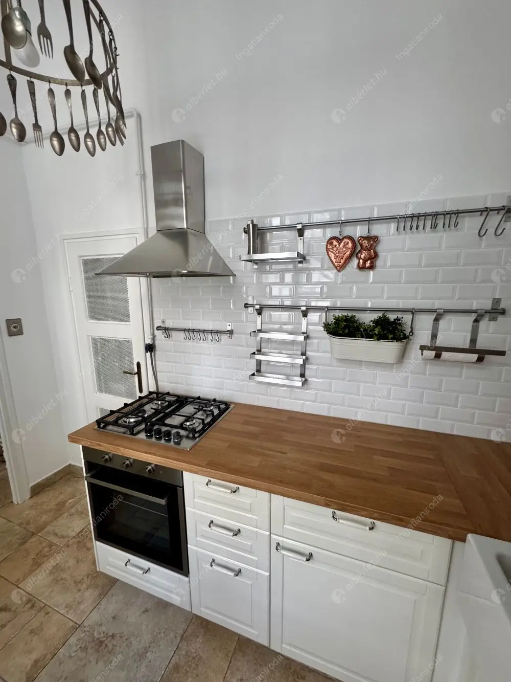 Kiadó albérlet 320000 Ft/hó áron: Budapest, V. kerület  József Attila utca. Mérete: 50 nm, 1 szobás | Alberlet.hu - 6585055