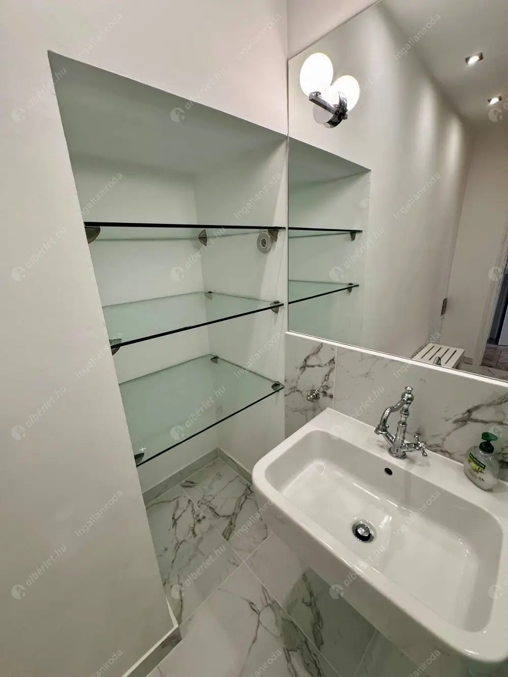 Kiadó albérlet 320000 Ft/hó áron: Budapest, V. kerület  József Attila utca. Mérete: 50 nm, 1 szobás | Alberlet.hu - 6585058