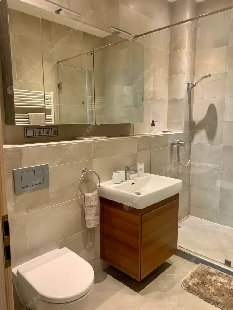 Kiadó albérlet 700000 Ft/hó áron: Budapest, V. kerület  József Attila utca. Mérete: 90 nm, 3 szobás | Alberlet.hu - 6637535