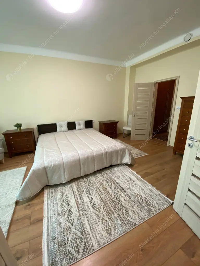 Kiadó albérlet 700000 Ft/hó áron: Budapest, V. kerület  József Attila utca. Mérete: 90 nm, 3 szobás | Alberlet.hu - 6637542