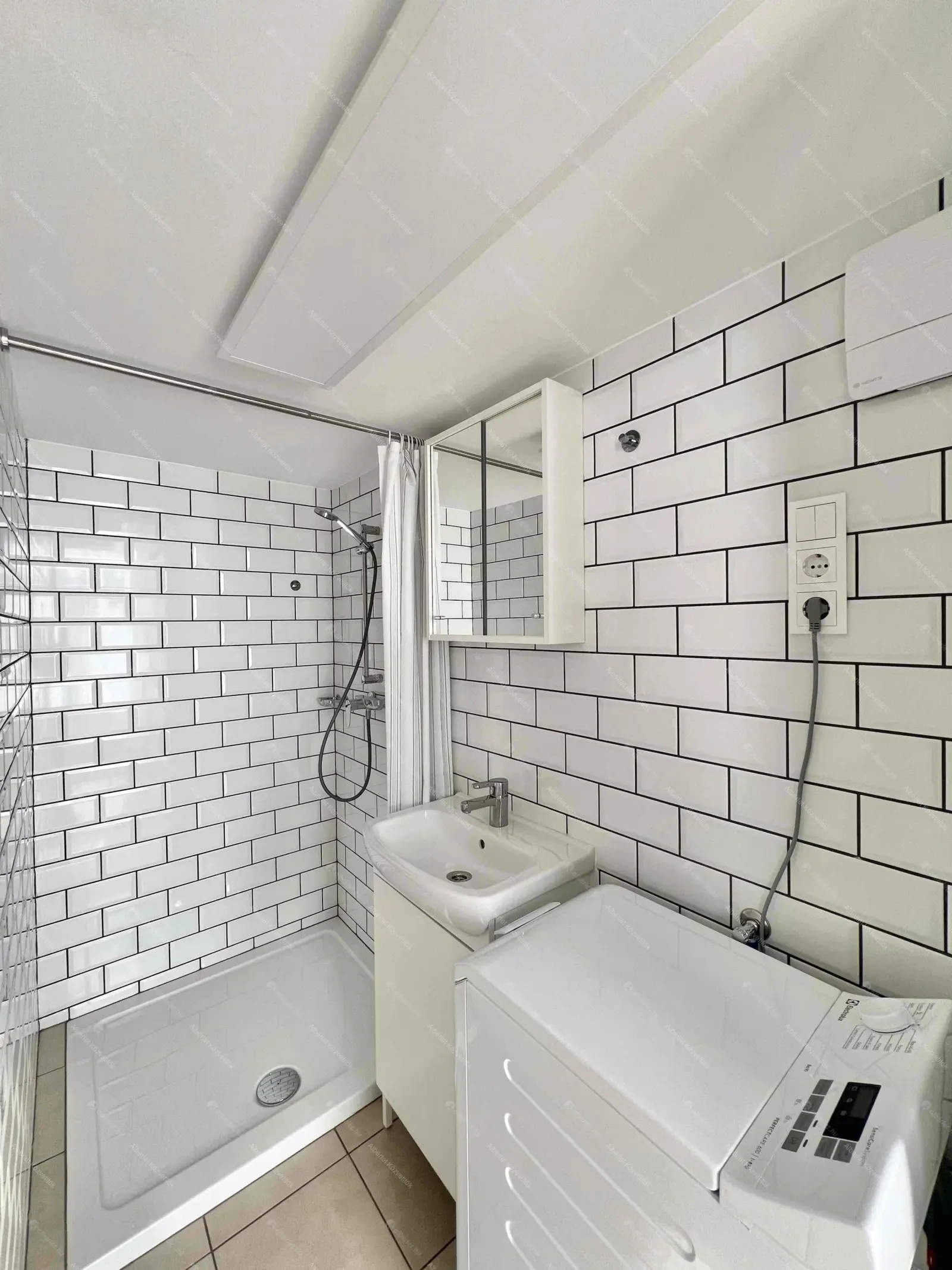 Kiadó albérlet 220000 Ft/hó áron: Budapest, V. kerület  József nádor tér. Mérete: 22 nm, 1 szobás | Alberlet.hu - 6677621