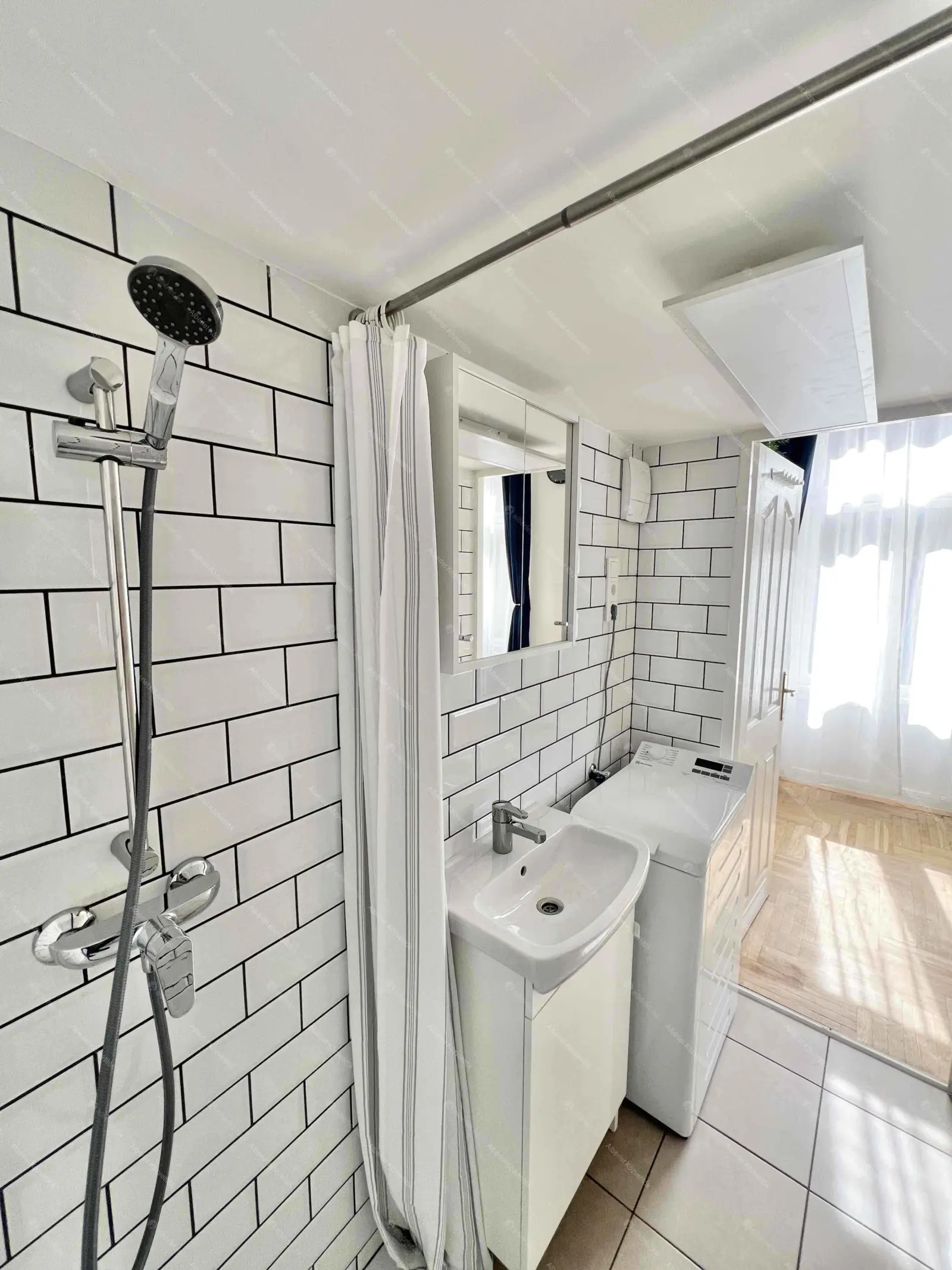 Kiadó albérlet 220000 Ft/hó áron: Budapest, V. kerület  József nádor tér. Mérete: 22 nm, 1 szobás | Alberlet.hu - 6677622