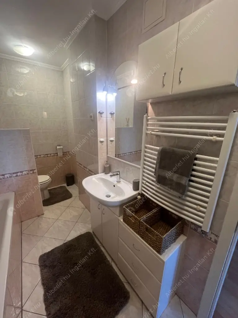 Kiadó albérlet 390000 Ft/hó áron: Budapest, V. kerület  József nádor tér. Mérete: 59 nm, 2 szobás | Alberlet.hu - 6591435
