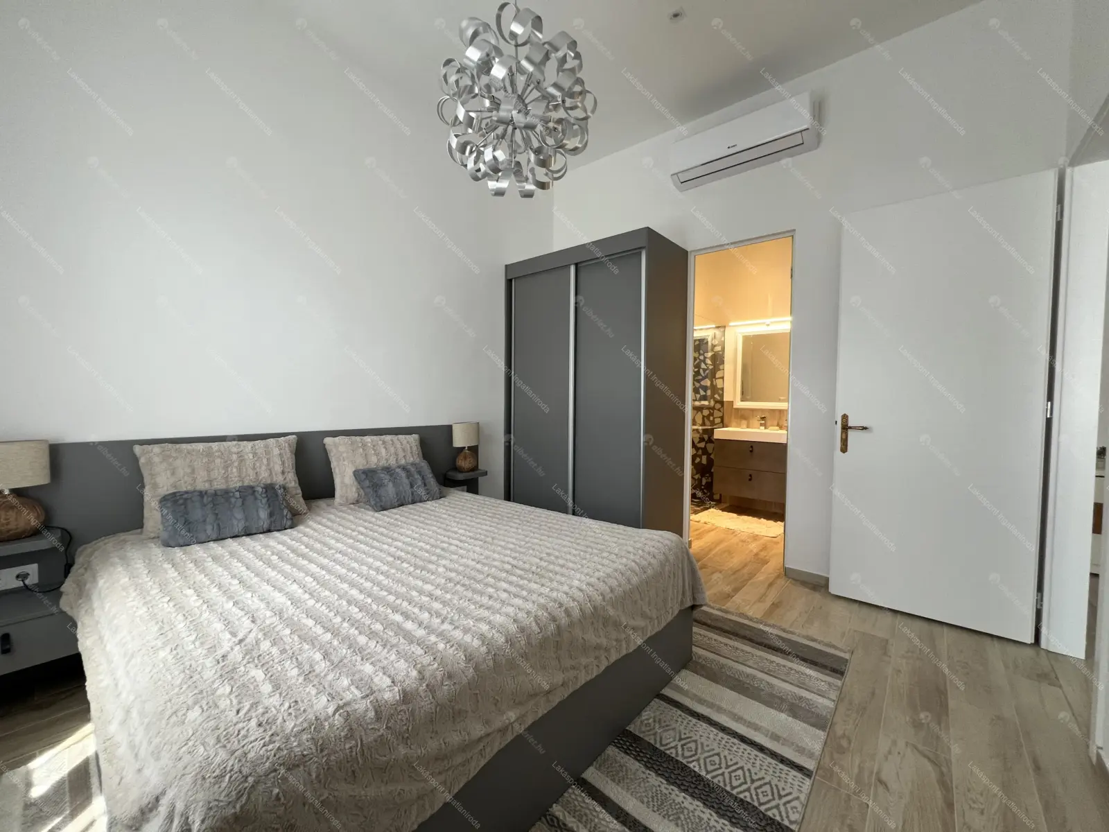 Kiadó albérlet 965000 Ft/hó áron: Budapest, V. kerület  Kálmán Imre utca. Mérete: 112 nm, 3 szobás | Alberlet.hu - 6690686