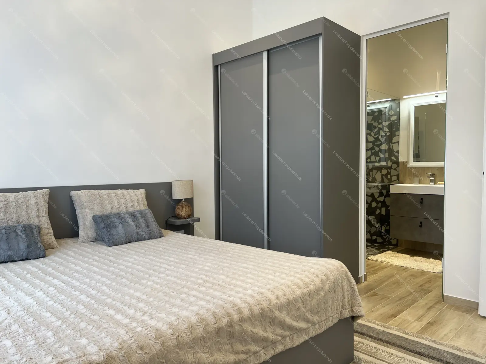 Kiadó albérlet 965000 Ft/hó áron: Budapest, V. kerület  Kálmán Imre utca. Mérete: 112 nm, 3 szobás | Alberlet.hu - 6690687