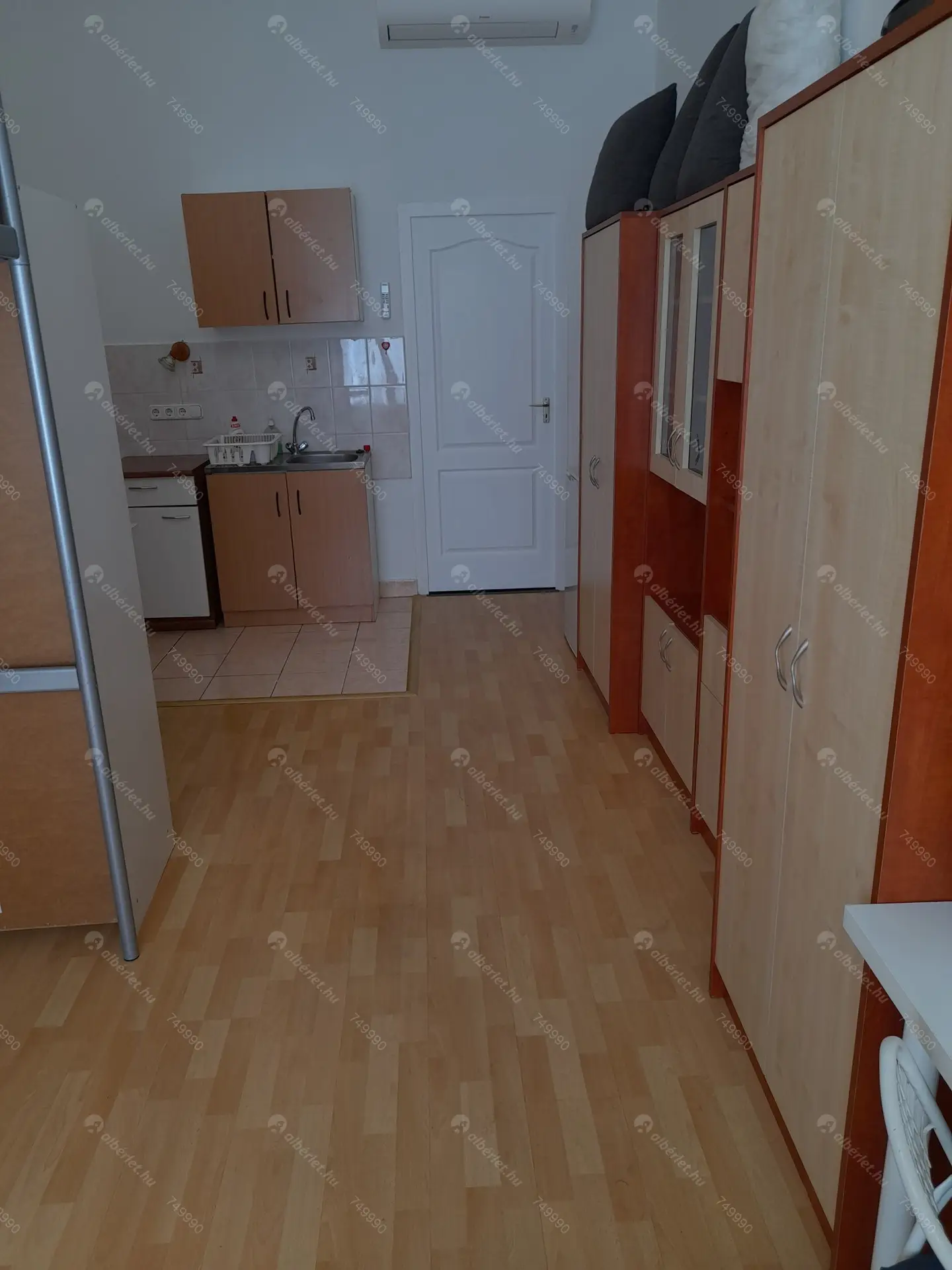 Kiadó albérlet 185000 Ft/hó áron: Budapest, V. kerület  Kálmán Imre utca. Mérete: 35 nm, 1 szobás | Alberlet.hu - 6296712
