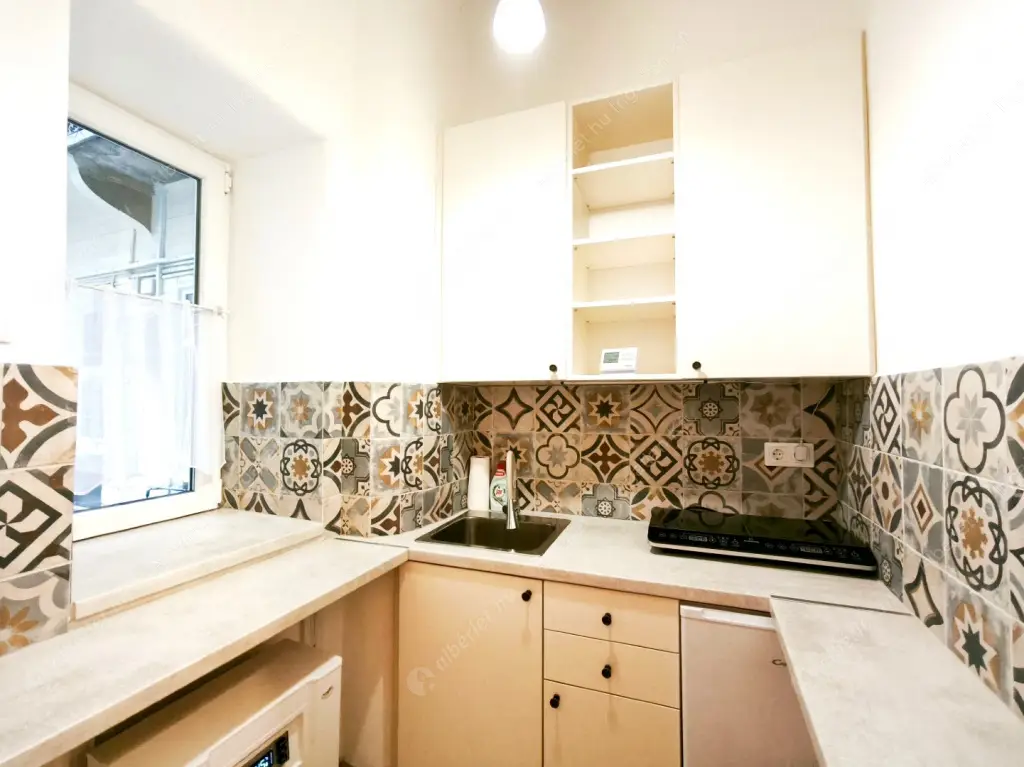 Kiadó albérlet 235000 Ft/hó áron: Budapest, V. kerület  Kálmán Imre utca. Mérete: 38 nm, 1 szobás | Alberlet.hu - 6566998