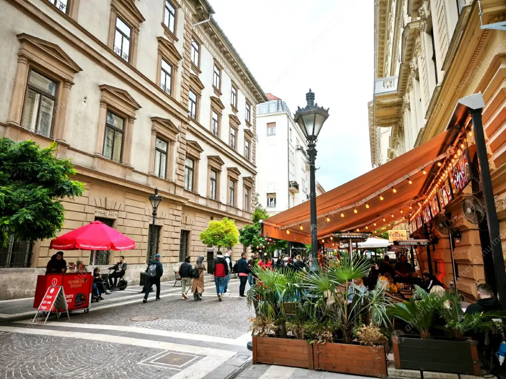 Kiadó albérlet 235000 Ft/hó áron: Budapest, V. kerület  Kálmán Imre utca. Mérete: 38 nm, 1 szobás | Alberlet.hu - 6567000