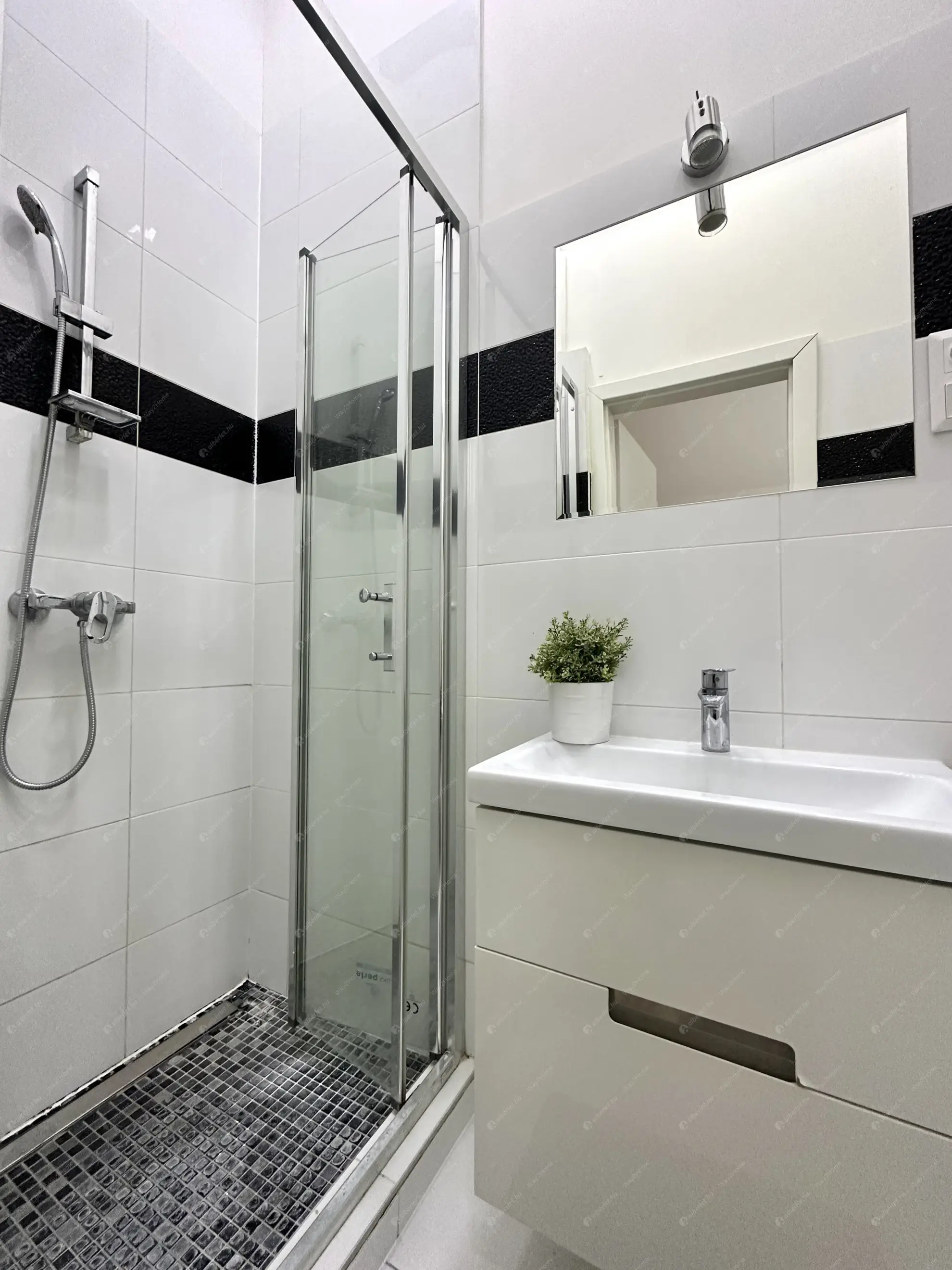 Kiadó albérlet 230000 Ft/hó áron: Budapest, V. kerület  Kálmán Imre utca. Mérete: 42 nm, 2 szobás | Alberlet.hu - 6628007