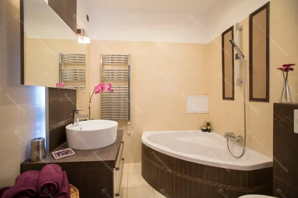 Kiadó albérlet 455000 Ft/hó áron: Budapest, V. kerület  Kálmán Imre utca. Mérete: 91 nm, 3 szobás | Alberlet.hu - 6705904