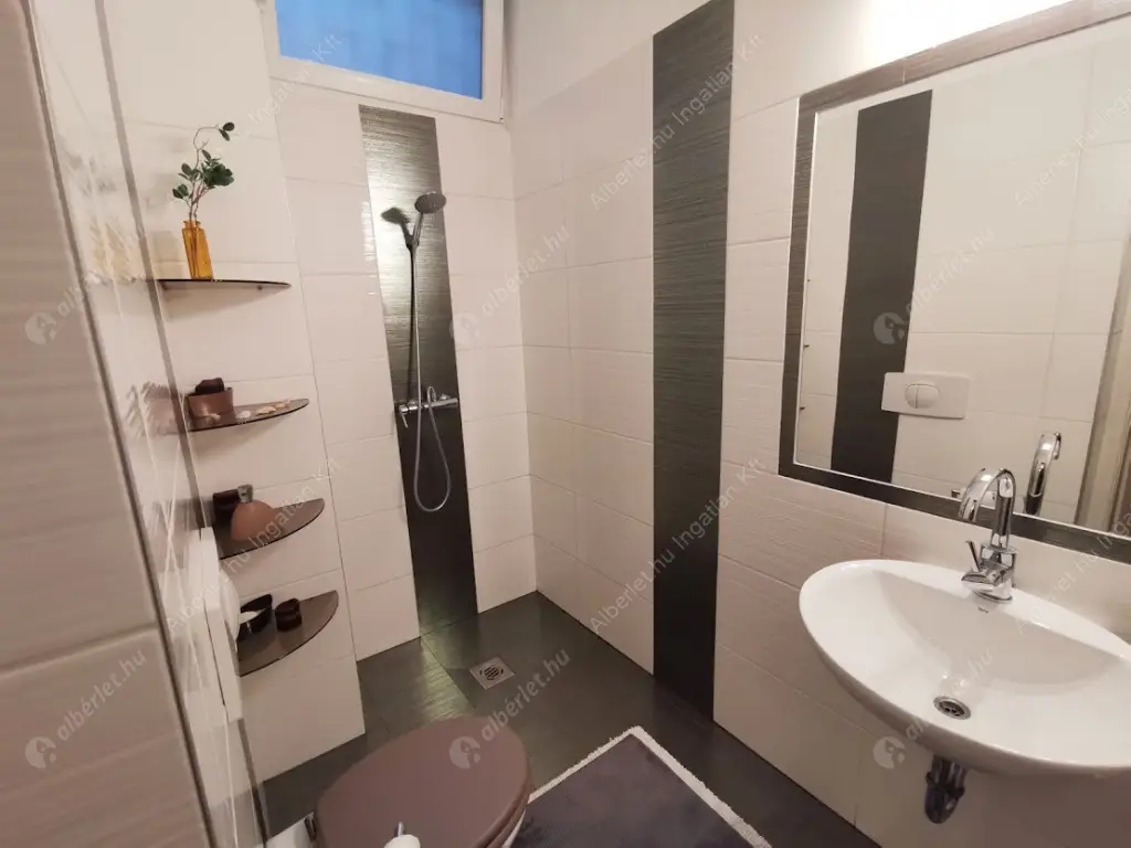 Kiadó albérlet 231000 Ft/hó áron: Budapest, V. kerület  Kálvin tér. Mérete: 43 nm, 1 szobás | Alberlet.hu - 6631601