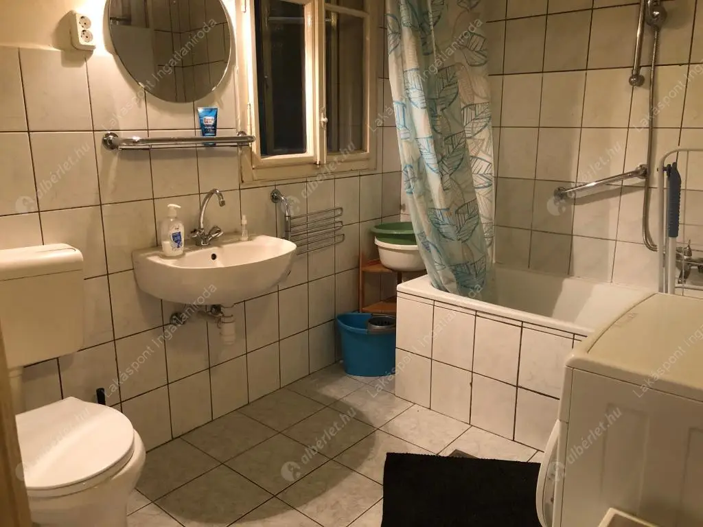 Kiadó albérlet 348000 Ft/hó áron: Budapest, V. kerület  Károly körút. Mérete: 100 nm, 4 szobás | Alberlet.hu - 6533444