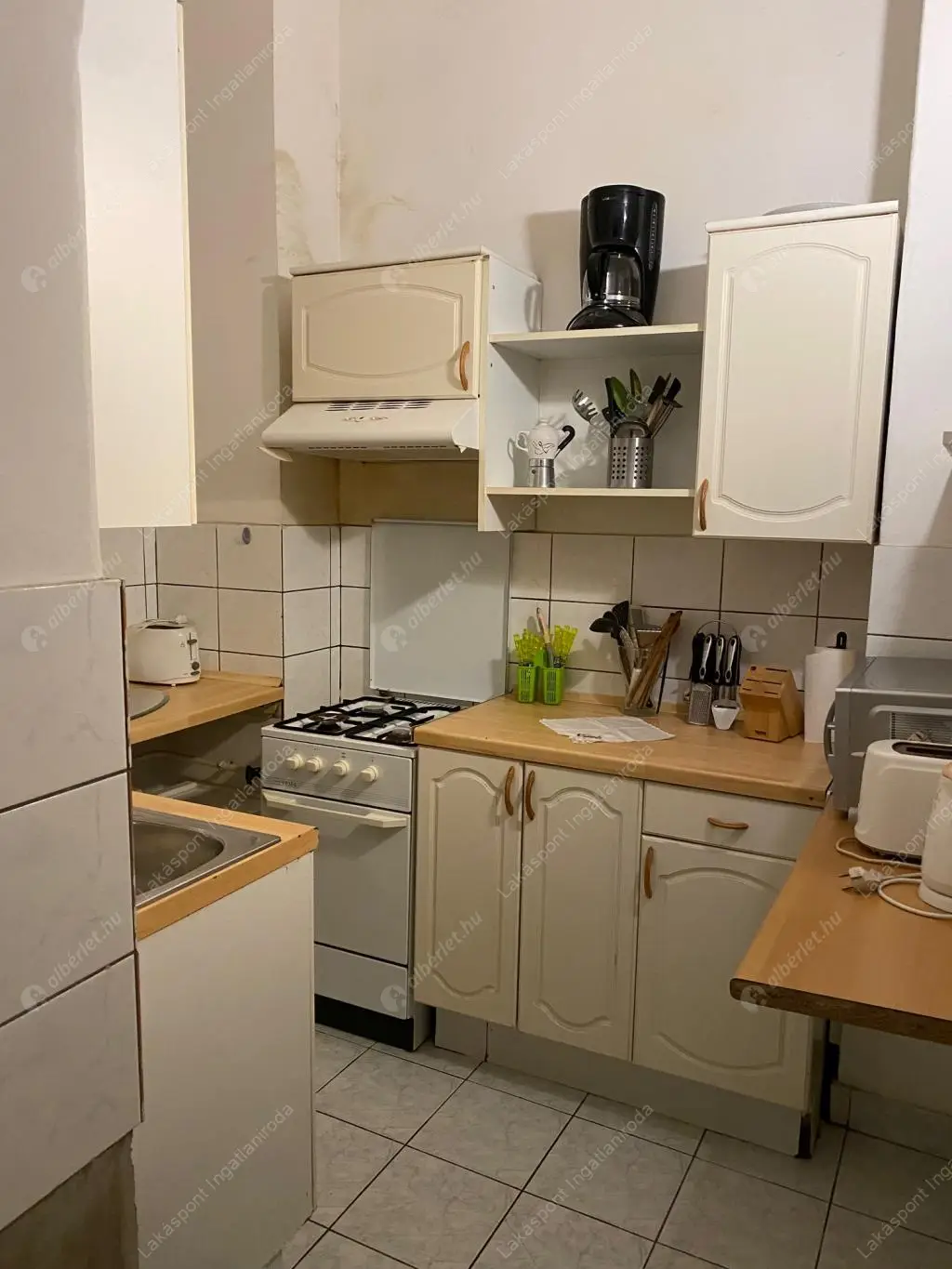 Kiadó albérlet 348000 Ft/hó áron: Budapest, V. kerület  Károly körút. Mérete: 100 nm, 4 szobás | Alberlet.hu - 6533446