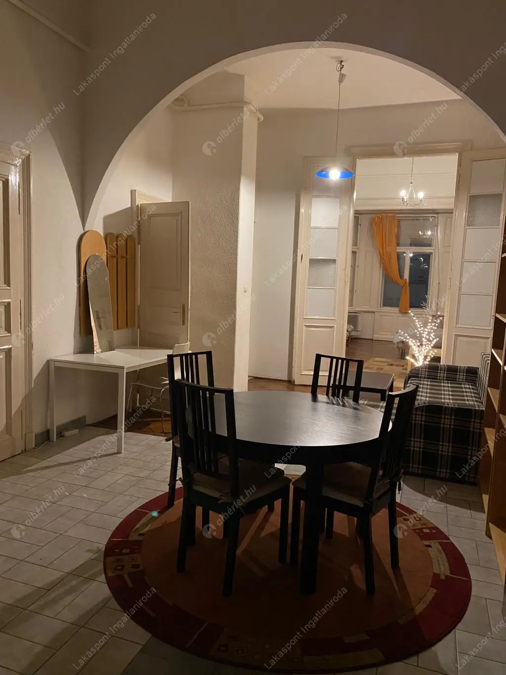 Kiadó albérlet 348000 Ft/hó áron: Budapest, V. kerület  Károly körút. Mérete: 100 nm, 4 szobás | Alberlet.hu - 6533447