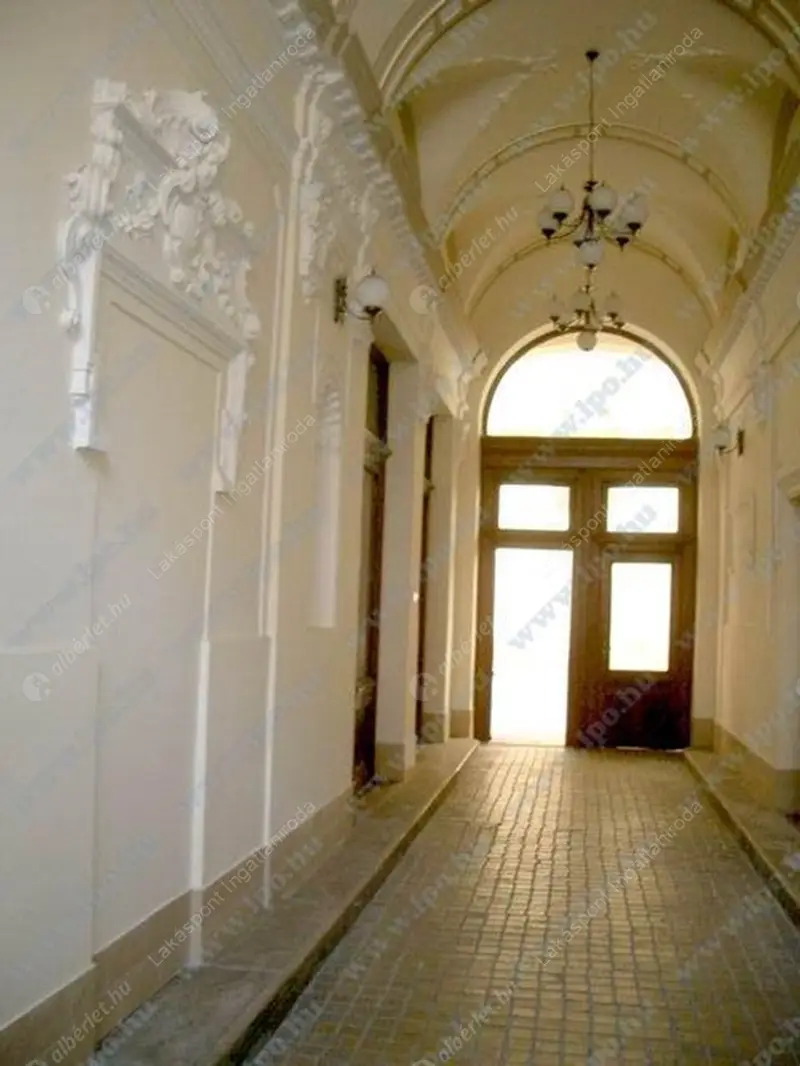 Kiadó albérlet 348000 Ft/hó áron: Budapest, V. kerület  Károly körút. Mérete: 100 nm, 4 szobás | Alberlet.hu - 6533449