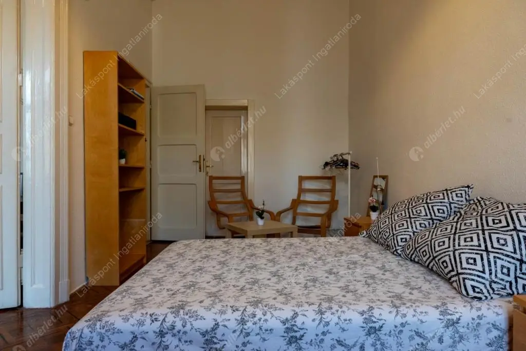 Kiadó albérlet 458000 Ft/hó áron: Budapest, V. kerület  Károly körút. Mérete: 100 nm, 4 szobás | Alberlet.hu - 6580760