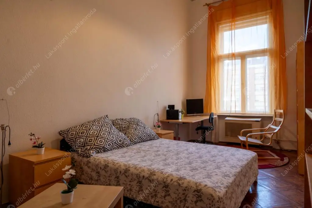 Kiadó albérlet 458000 Ft/hó áron: Budapest, V. kerület  Károly körút. Mérete: 100 nm, 4 szobás | Alberlet.hu - 6580761