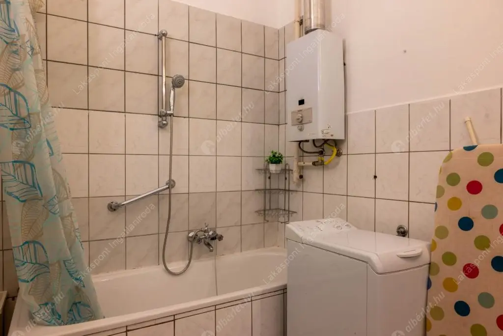 Kiadó albérlet 458000 Ft/hó áron: Budapest, V. kerület  Károly körút. Mérete: 100 nm, 4 szobás | Alberlet.hu - 6580765